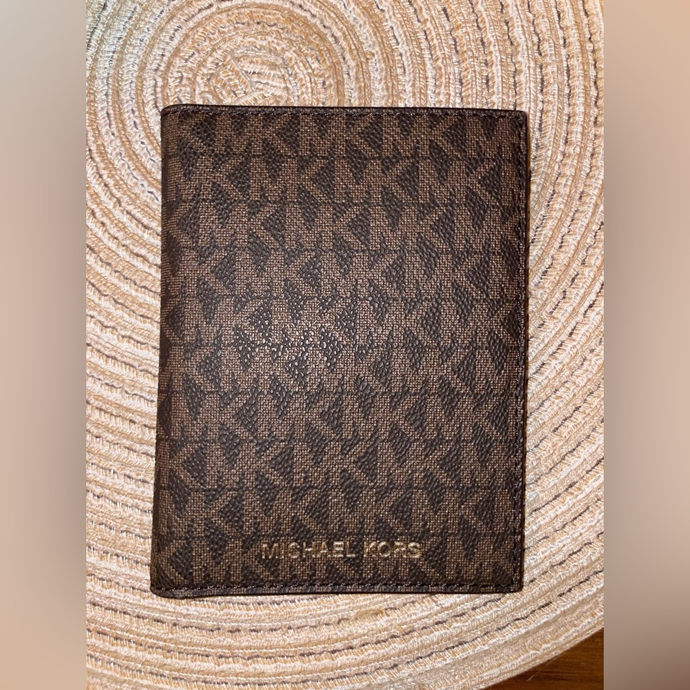 Michael Kors Leather Jet Set Passport Holder - Brown